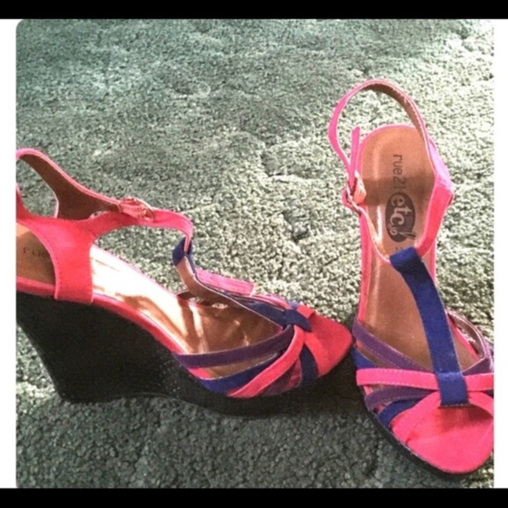 NWOT Rue21 pink & purple wedge sandal heels​